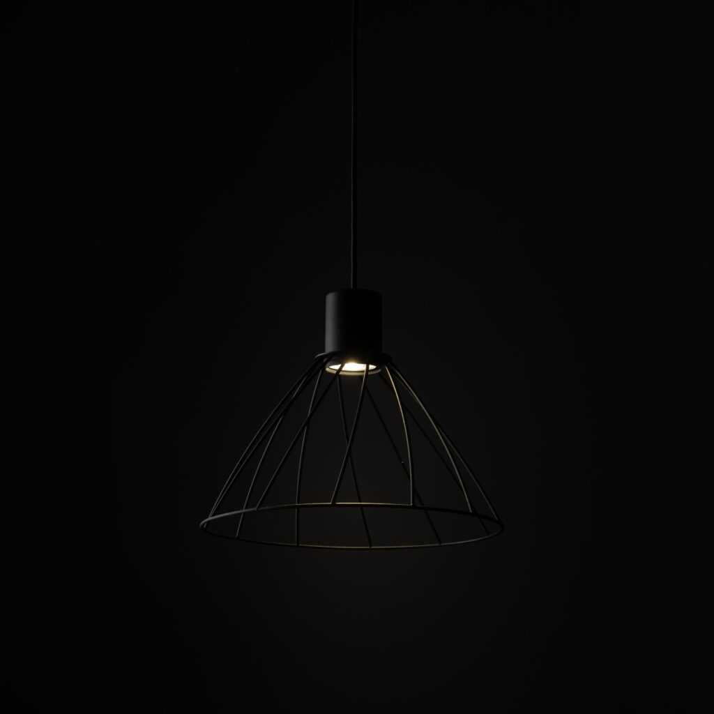 MODESTO BLACK LAMPA WISZACA 1