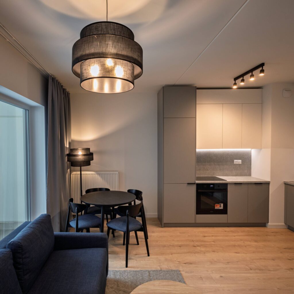 CALISTO BLACK LAMPA WISZACA 3  500